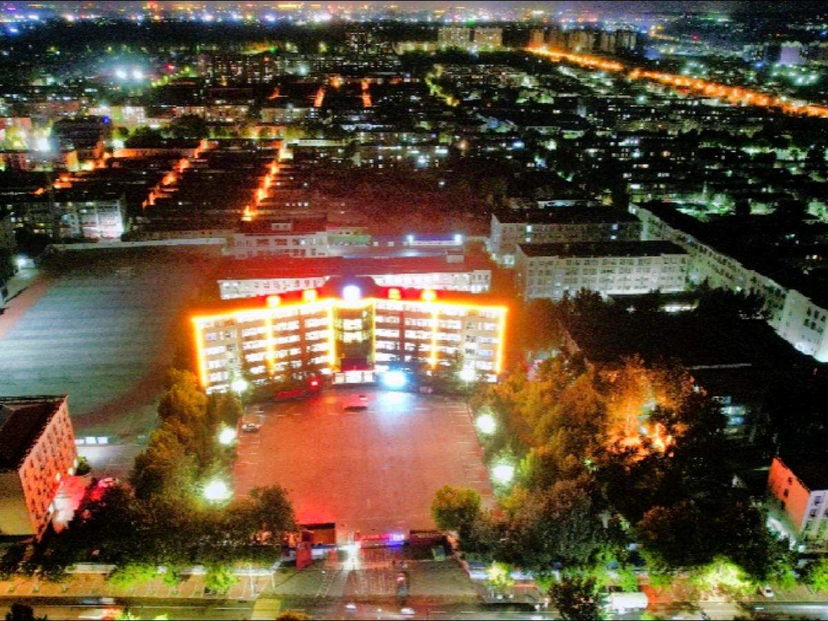 航拍视角下的沙河二中校园