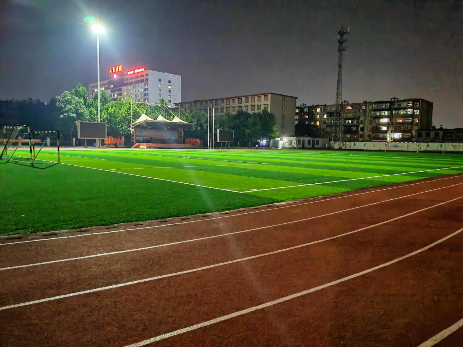 夜晚的足球场